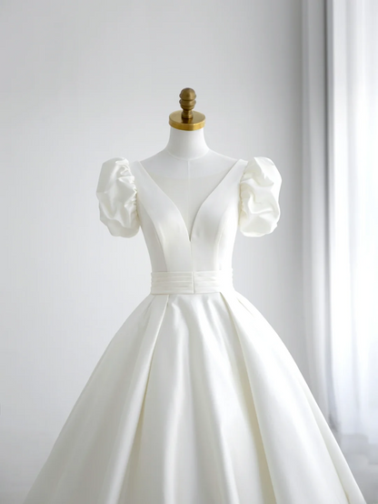 Simple Ball Gown V Neck Short Sleeves White With Ruffles Court Train Princess Bridal Gowns Wedding Dresses MP077