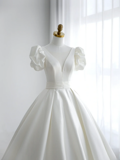 Simple Ball Gown V Neck Short Sleeves White With Ruffles Court Train Princess Bridal Gowns Wedding Dresses MP077