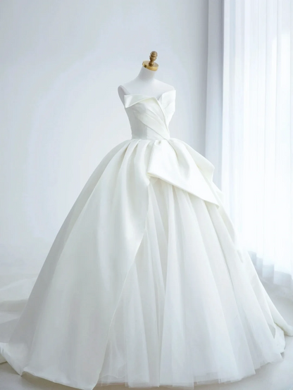 Simple Ball Gown Sweetheart Sleeveless White With Ruffles Court Train Princess Bridal Gowns Wedding Dresses MP078