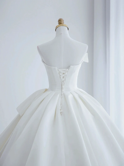 Simple Ball Gown Sweetheart Sleeveless White With Ruffles Court Train Princess Bridal Gowns Wedding Dresses MP078