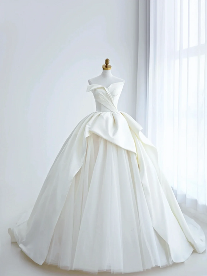 Simple Ball Gown Sweetheart Sleeveless White With Ruffles Court Train Princess Bridal Gowns Wedding Dresses MP078