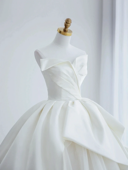 Simple Ball Gown Sweetheart Sleeveless White With Ruffles Court Train Princess Bridal Gowns Wedding Dresses MP078
