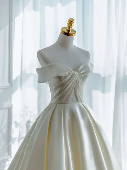 Simple Ball Gown Sweetheart Cap Sleeves Ivory With Ruffles Court Train Princess Bridal Gowns Wedding Dresses MP079