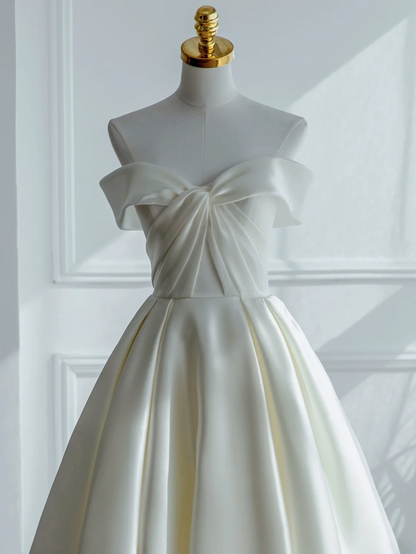 Simple Ball Gown Sweetheart Cap Sleeves Ivory With Ruffles Court Train Princess Bridal Gowns Wedding Dresses MP079