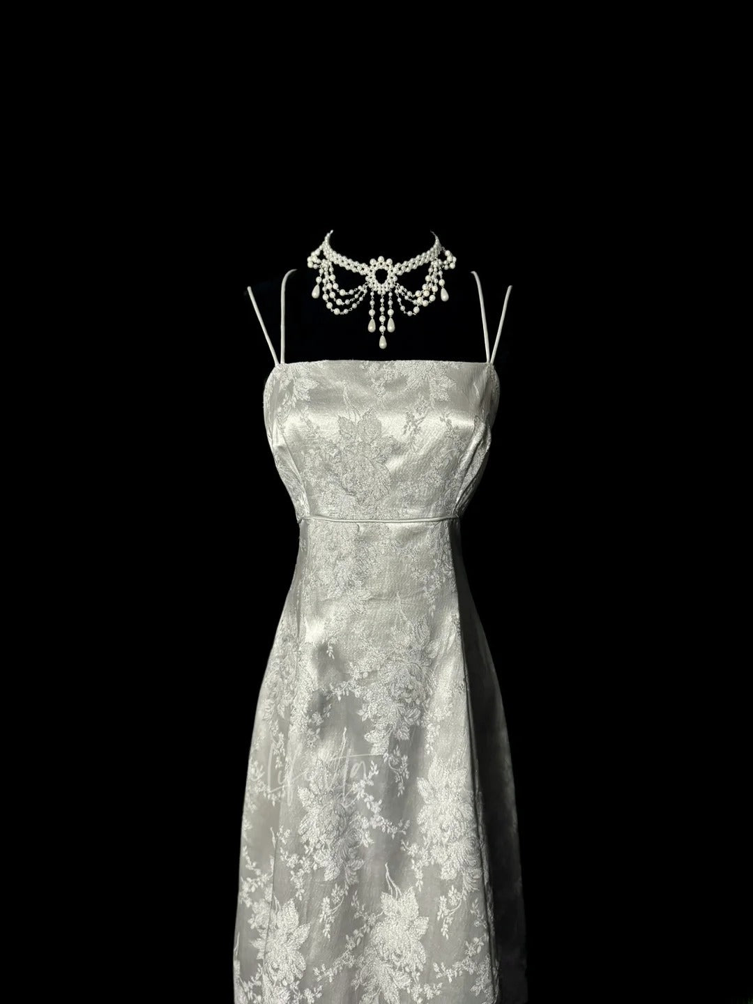 Élégante Robe de Bal Longue Formelle Grise sans Manches à Bretelles Fines Coupe Trapèze Inspiration Robe de Soirée MP1195