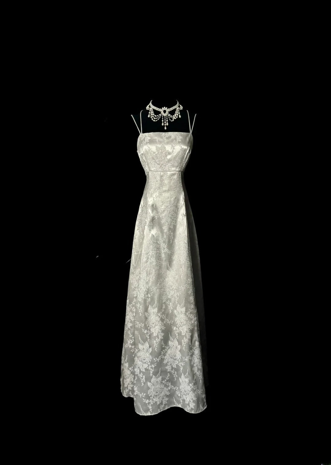 Élégante Robe de Bal Longue Formelle Grise sans Manches à Bretelles Fines Coupe Trapèze Inspiration Robe de Soirée MP1195