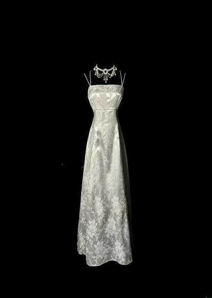 Élégante Robe de Bal Longue Formelle Grise sans Manches à Bretelles Fines Coupe Trapèze Inspiration Robe de Soirée MP1195