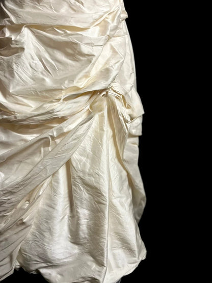 Vintage Ball Gown 70s Sweetheart Taffeta Ivory With Ruffled Court Train Princess Bridal Gowns Wedding Dresses MP1429