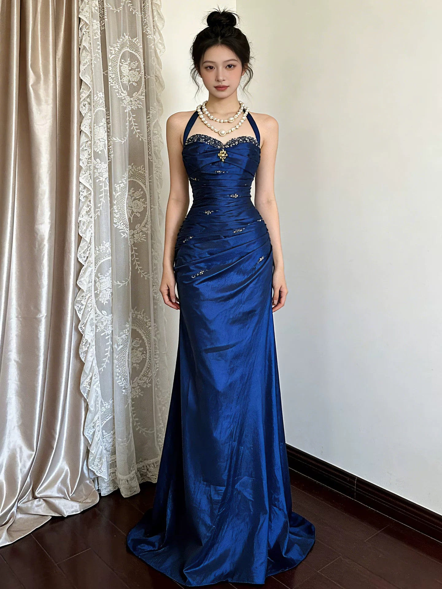 Schlichte lange Ballkleider Meerjungfrau Royalblau Satin Neckholder Abendkleid Abschlussballkleider MP293