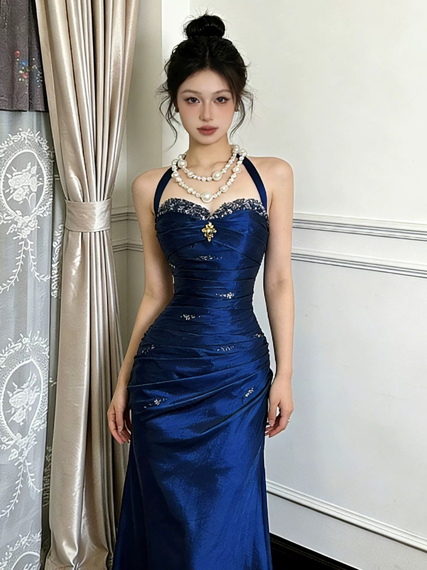 Schlichte lange Ballkleider Meerjungfrau Royalblau Satin Neckholder Abendkleid Abschlussballkleider MP293