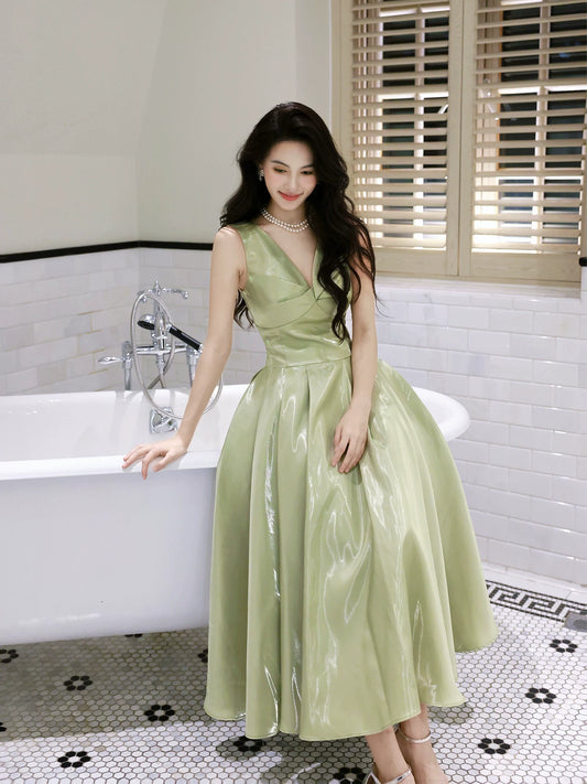 Idées de robe de bal MP093 en satin vert sauge simple coupe trapèze avec décolleté en V pour femmes pour leur 18e anniversaire