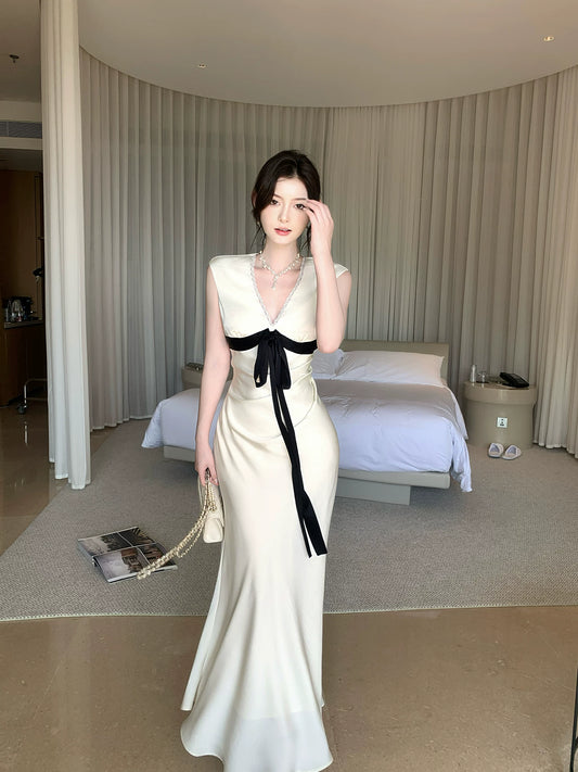 Elfenbeinfarbenes, figurbetontes Kleid im französischen Stil mit V-Ausschnitt – Ideen für Damen zum 21. Geburtstag – Abend-Outfit MP266
