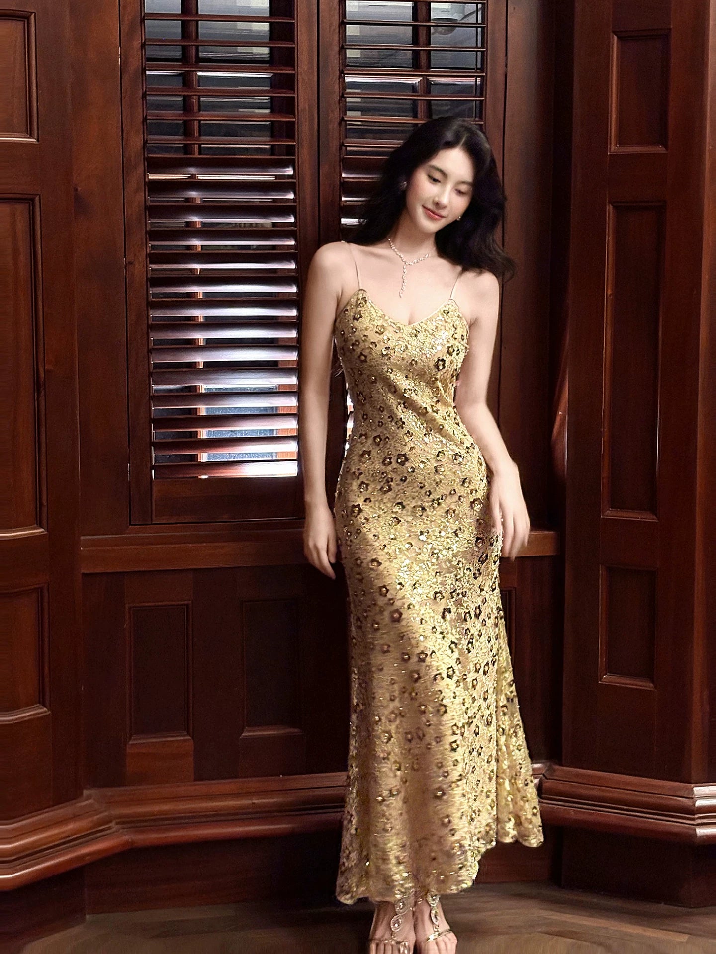 Robe de soirée à paillettes dorées pour femme, tenue de soirée à bretelles spaghetti, idéale pour un 21e anniversaire, MP099