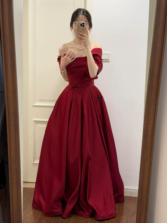 Elegantes A-Linien Off-Shoulder Rotes Satin Maxi Abendkleid Hochzeitsbankette Abendkleider MP151
