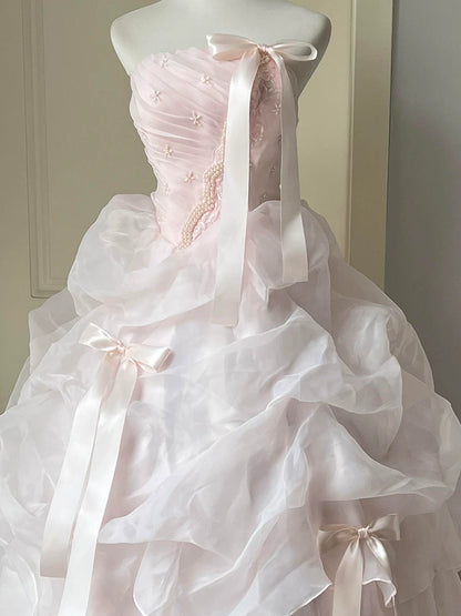 Niedliche lange, gestufte Quinceañera-Kleider, Ballkleid, trägerlos, perlmuttrosa Organza, langes Sweet 16 Kleid, Quinceañera-Kleid MP155