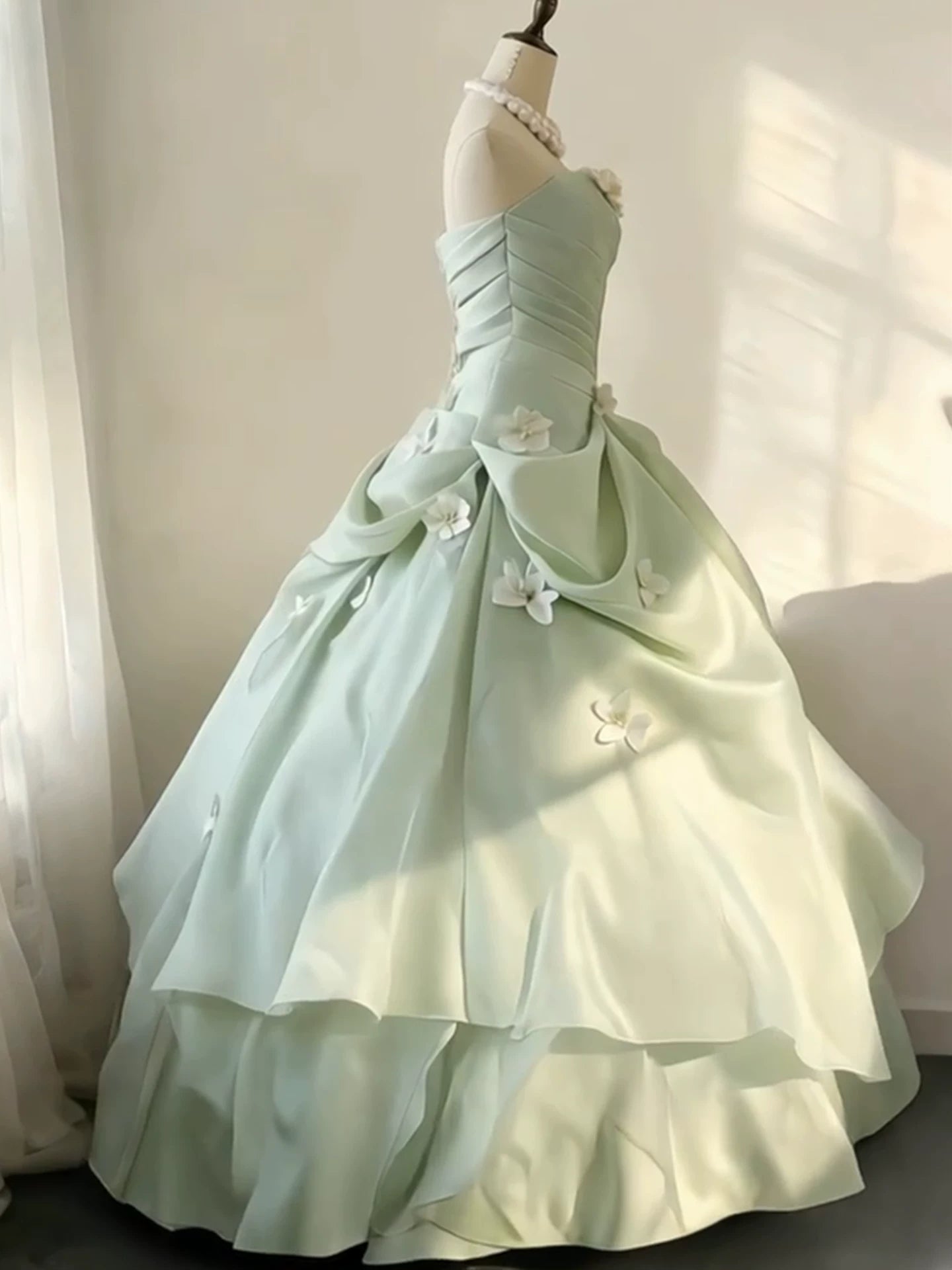 Elegant Long Tiered Quinceañera Dresses Ball Gown Strapless Mint Green Organza Long Sweet 16 Gown Quince Dress MP156
