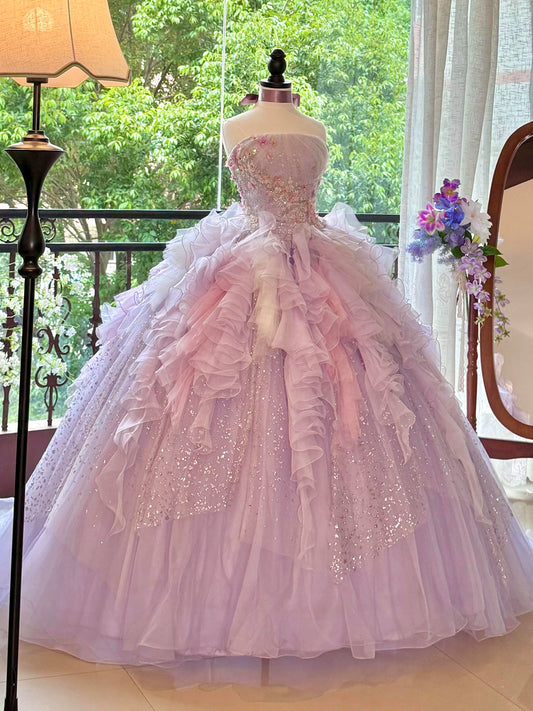 Süße lange gestufte Quinceañera-Kleider Ballkleid trägerlos Flieder mit gestuftem Rüschen-Quince-Kleid MP162