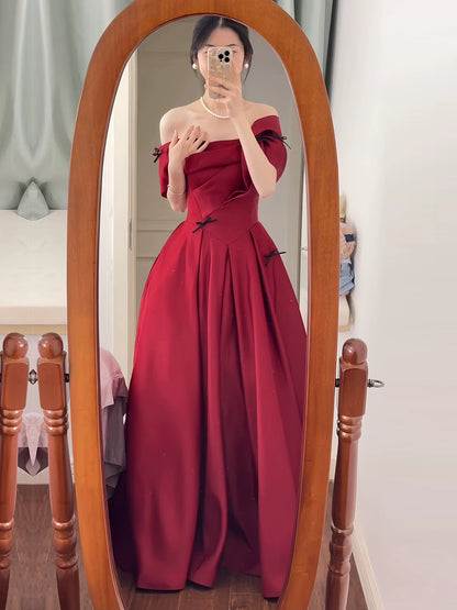 Elegantes A-Linien Off-Shoulder Rotes Satin Maxi Abendkleid Hochzeitsbankette Abendkleider MP151