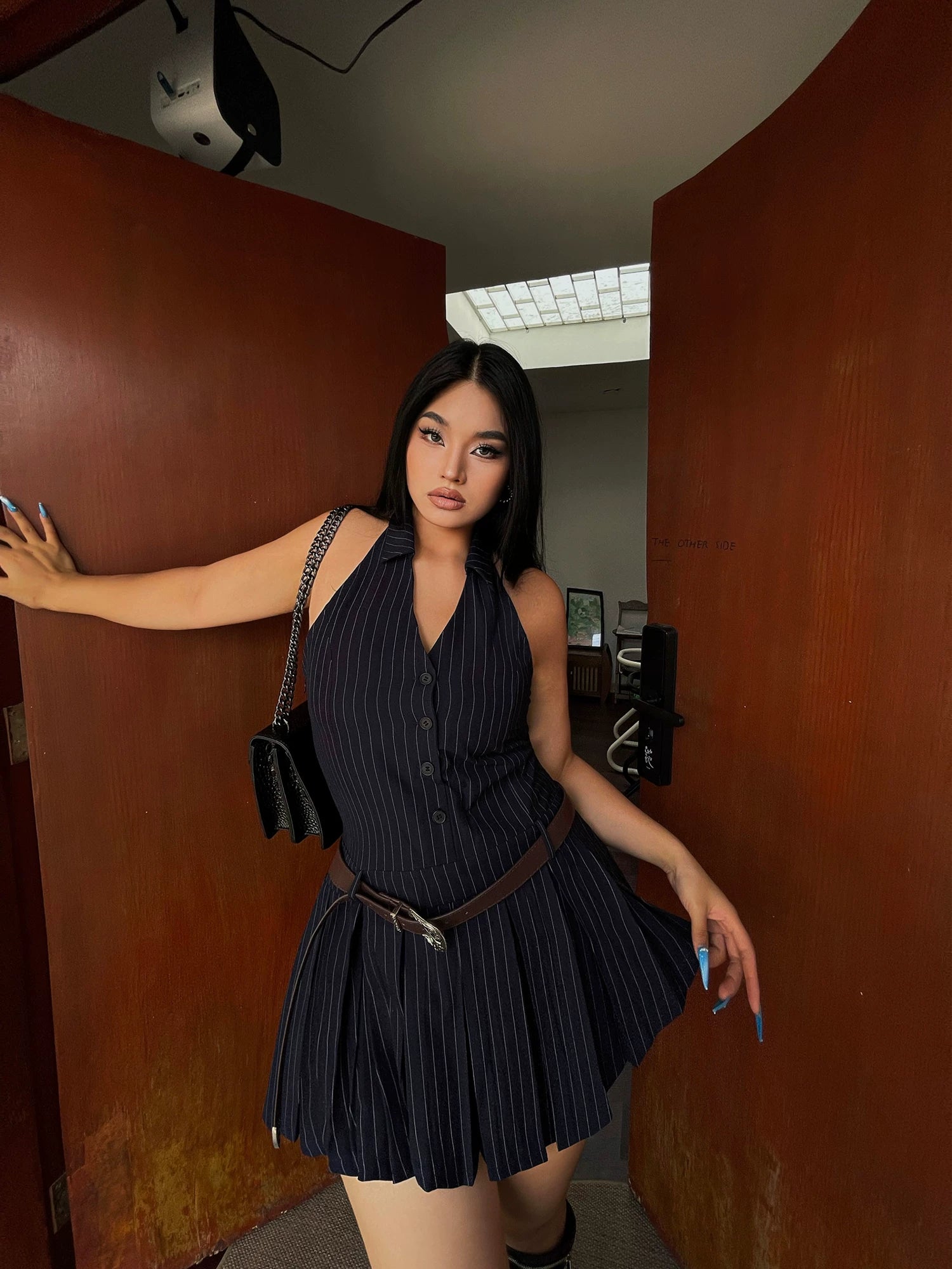 Sexy and alluring hot girl dress new summer style plus size sleeveless waist-cinching backless pleated short dress for beach vacation MP085