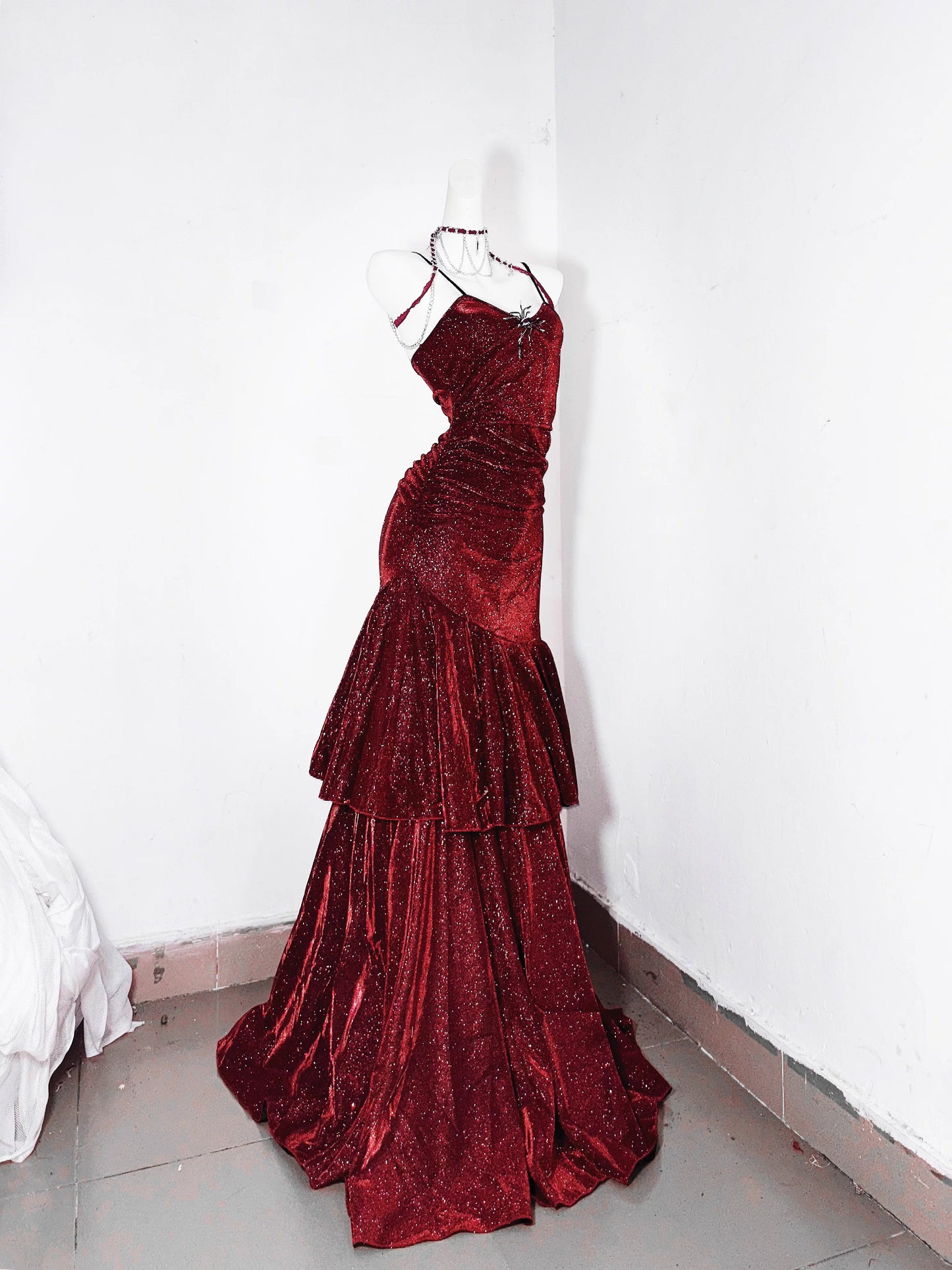 Robe de soirée courte sirène sexy à fines bretelles bordeaux à sequins, tenues de soirée MP166
