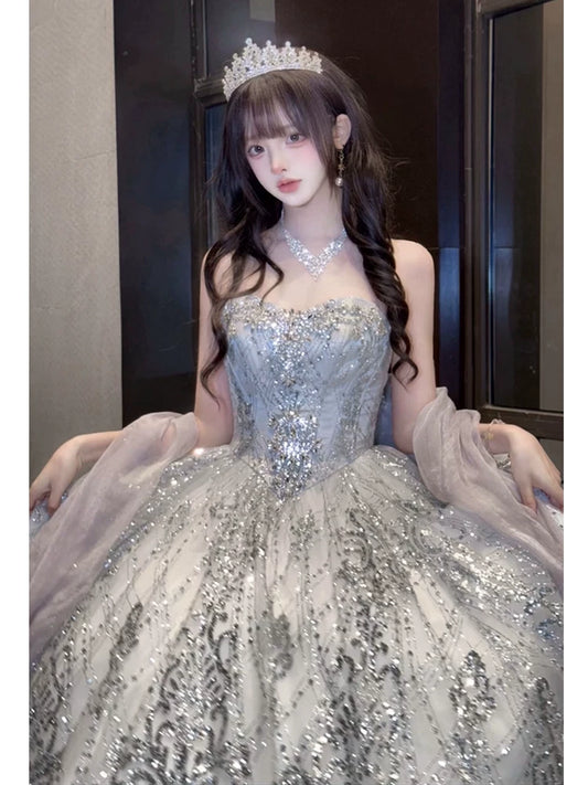 Glitzernde lange gestufte Quinceañera-Kleider Ballkleid Sweetheart Silbergraue Pailletten Quince-Kleid MP125