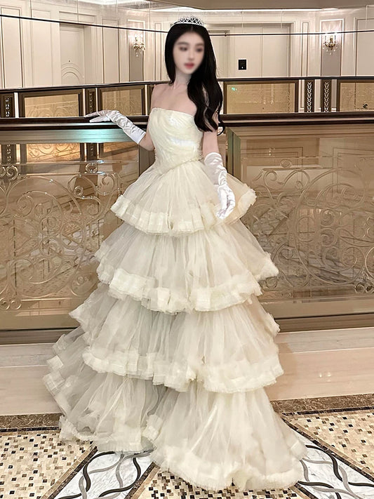 Langes gestuftes Quinceañera-Kleid Ballkleid Trägerlos Champagner Tüll Quince-Kleid MP123