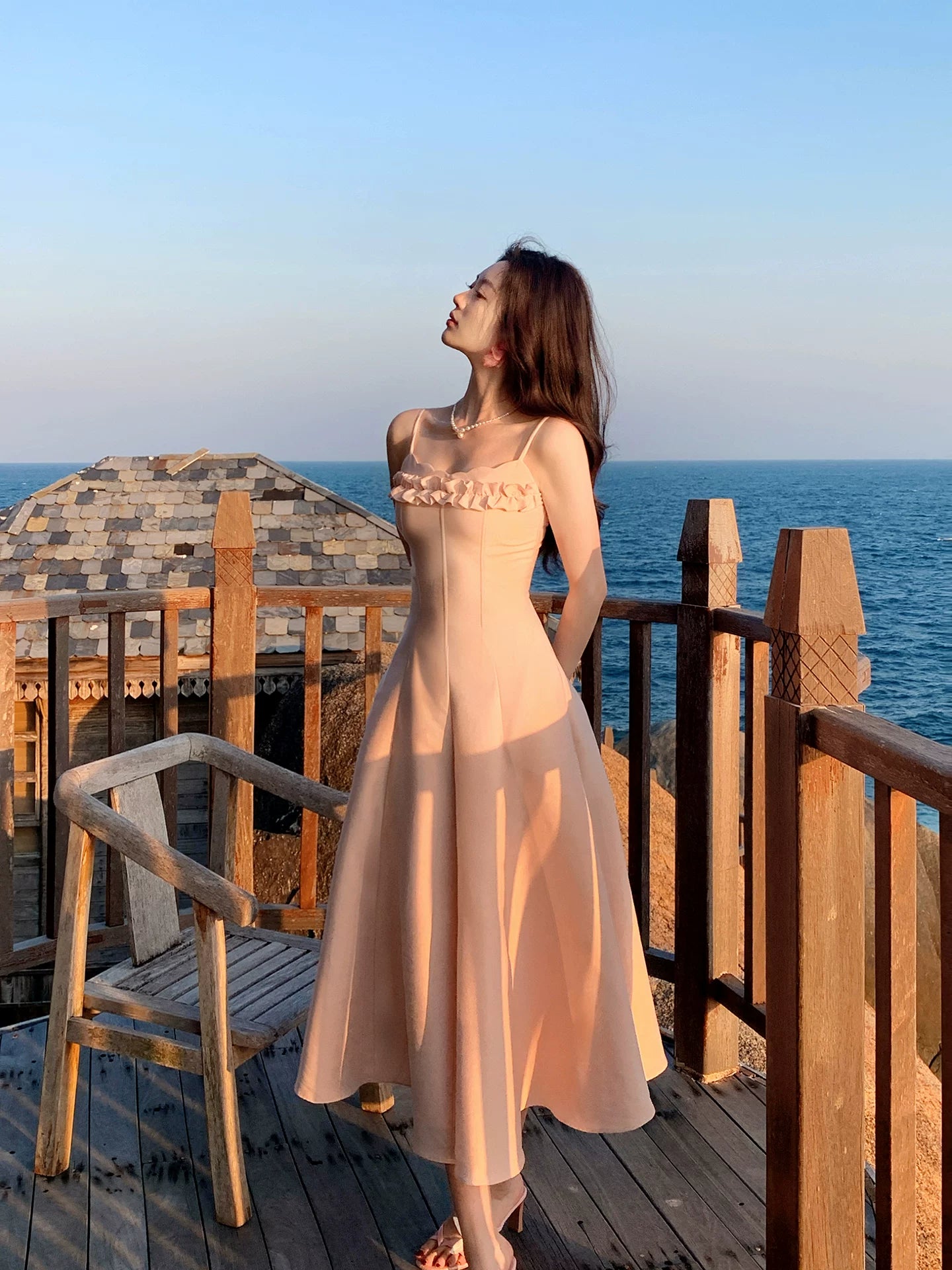 Robe de soirée française, coupe trapèze, à fines bretelles, en satin rose, idées pour femmes, du 18ème, pour impressionner, pour l'été, la plage, les bals de promo, les anniversaires, tenue de soirée MP271