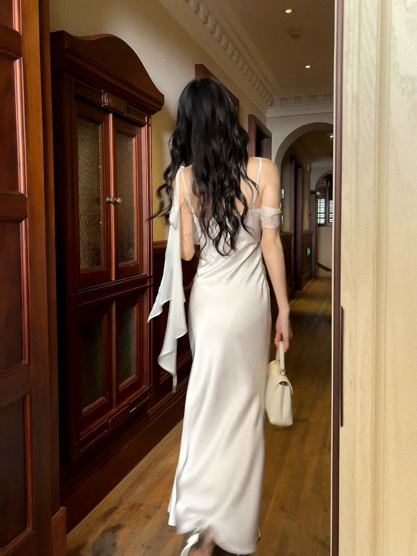 Sexy Mermaid Spaghetti Strap White Silky Satin Ideas For Women 21st Impress Birthday Dress Evening Night Outfits MP098