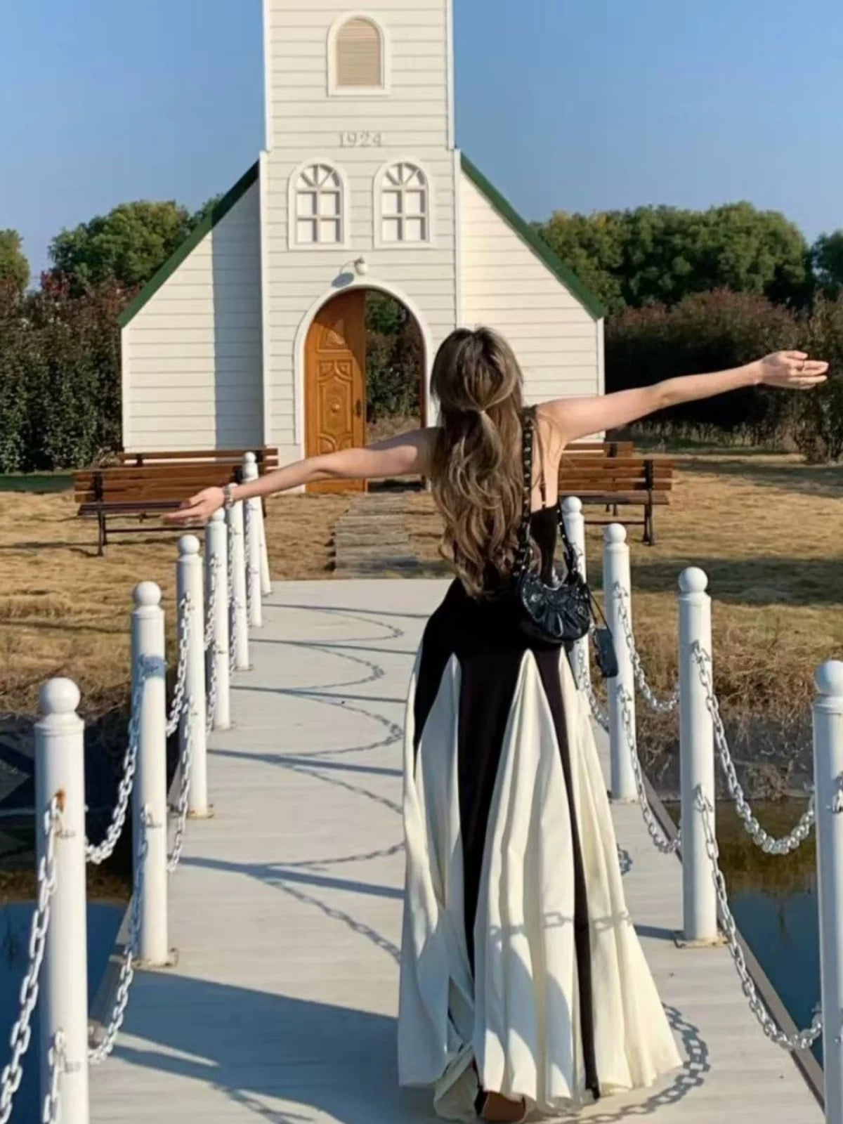 Robe de bal longue en mousseline de soie blanche et noire à fines bretelles, coupe trapèze classique, sans manches, robe de soirée, robe de diplôme MP470