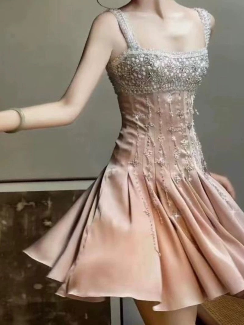 Süßes A-Linien-Kleid mit eckigem Ausschnitt aus weißem Chiffon mit Perlen kurzer Mini-Heimkehrkleider für den 17. Geburtstag MP455