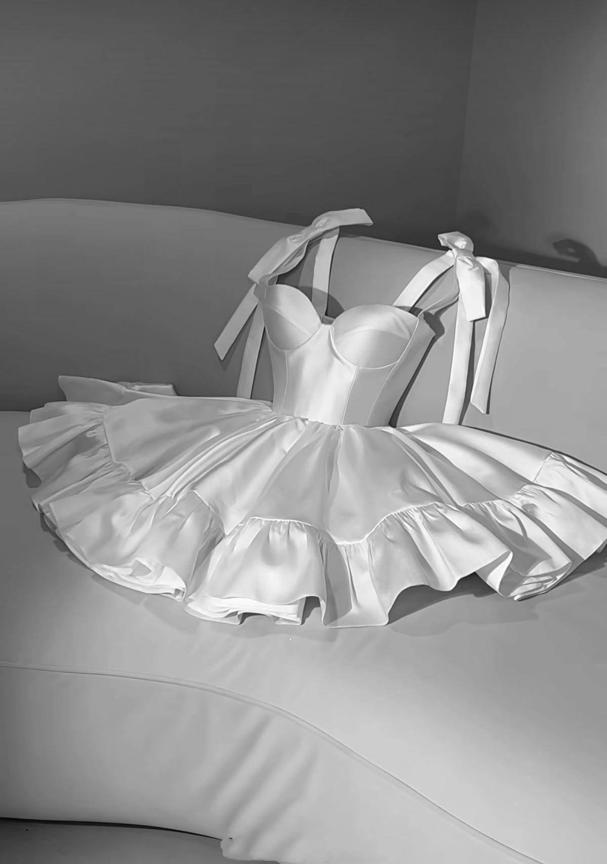Simple robe de bal bustier en satin blanc à fines bretelles pour les 16 ans, robes de bal de promo MP863