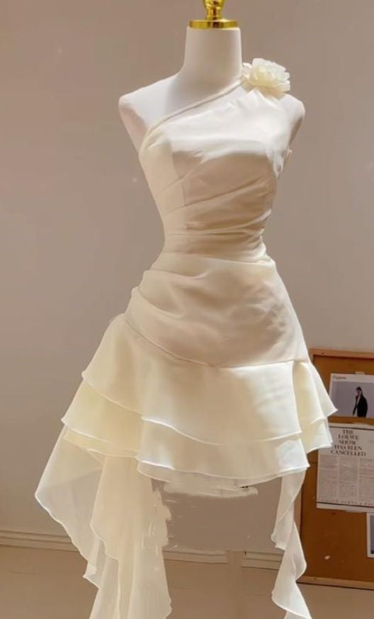 Einfaches Etuikleid, One-Shoulder, Chiffon, Abschlussball, kurze Heimkehrkleider, Abschluss-Outfits MP861