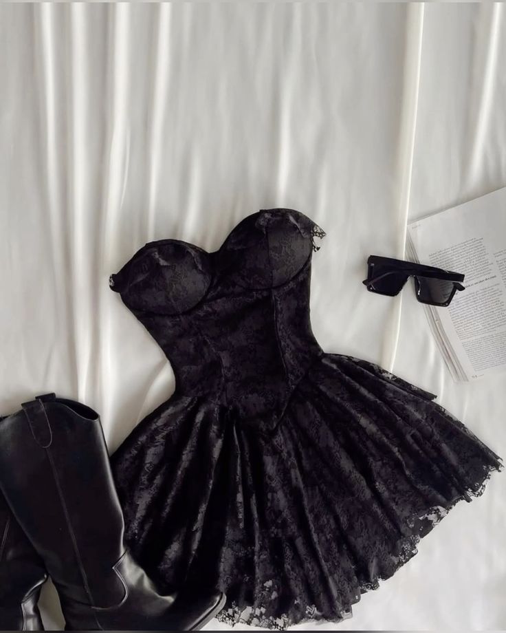Einfaches A-Linien-Sweetheart-Kleid, kleines Schwarzes aus Spitze, Mini, kurz, Hof, Heimkehrkleider, Hoco-Kleid MP1392