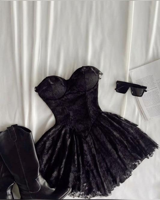Einfaches A-Linien-Sweetheart-Kleid, kleines Schwarzes aus Spitze, Mini, kurz, Hof, Heimkehrkleider, Hoco-Kleid MP1392