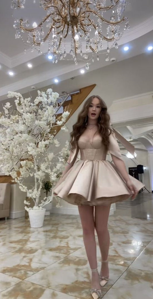 Einfache Ballkleid-Träger Champagner Satin Kurze Outfits zum 16. Geburtstag Homecoming-Kleider MP870