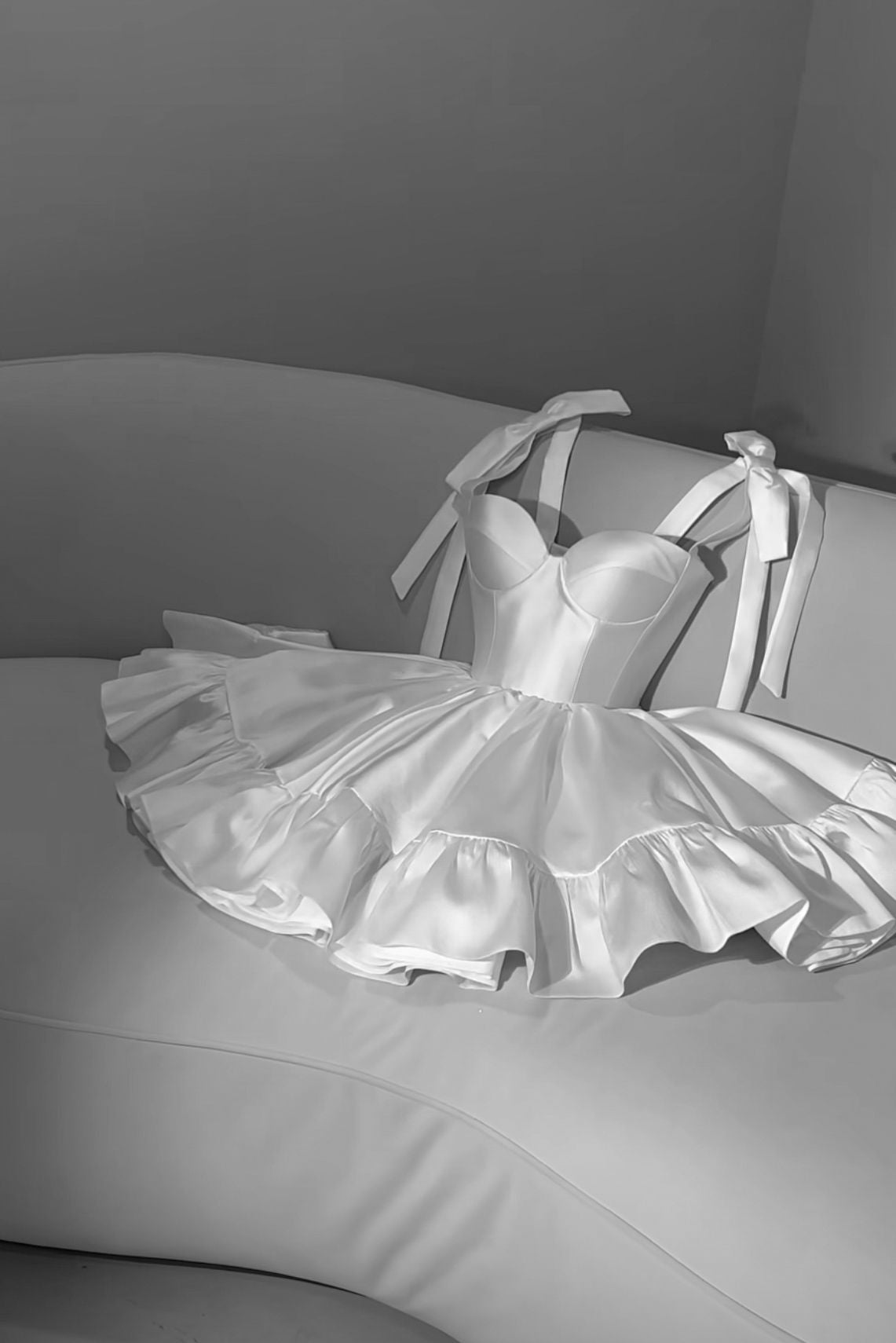 Simple robe de bal bustier en satin blanc à fines bretelles pour les 16 ans, robes de bal de promo MP863