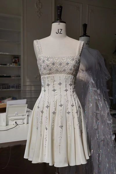 Süßes A-Linien-Kleid mit eckigem Ausschnitt aus weißem Chiffon mit Perlen kurzer Mini-Heimkehrkleider für den 17. Geburtstag MP455