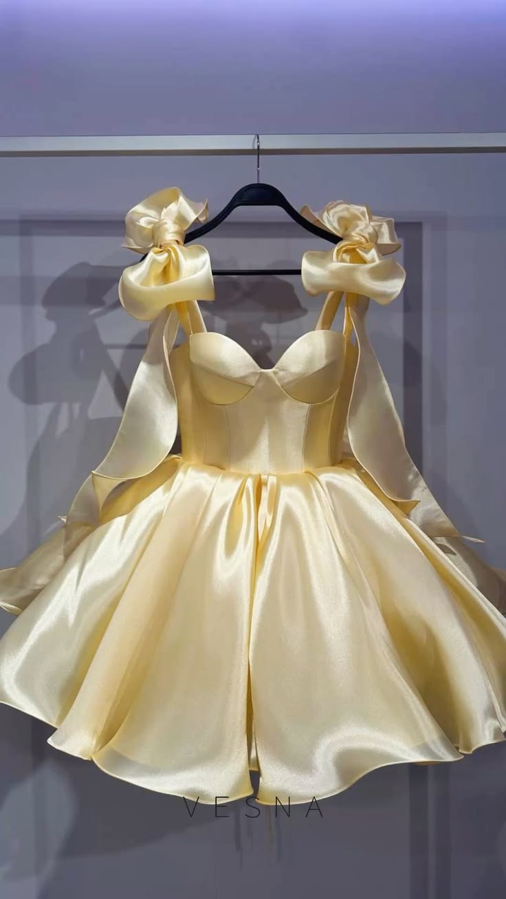 Cute Ball Gown Spaghetti Strap Yellow Satin Short 16th Birthday Outfits Homecoming Dresses MP881