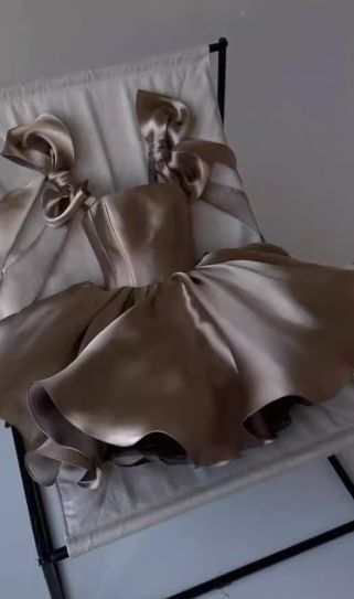 Hübsches Ballkleid Spaghettiträger Rosa Satin Kurz Mini Formelles 8. Klasse Homecoming Kleid Party Outfits MP535