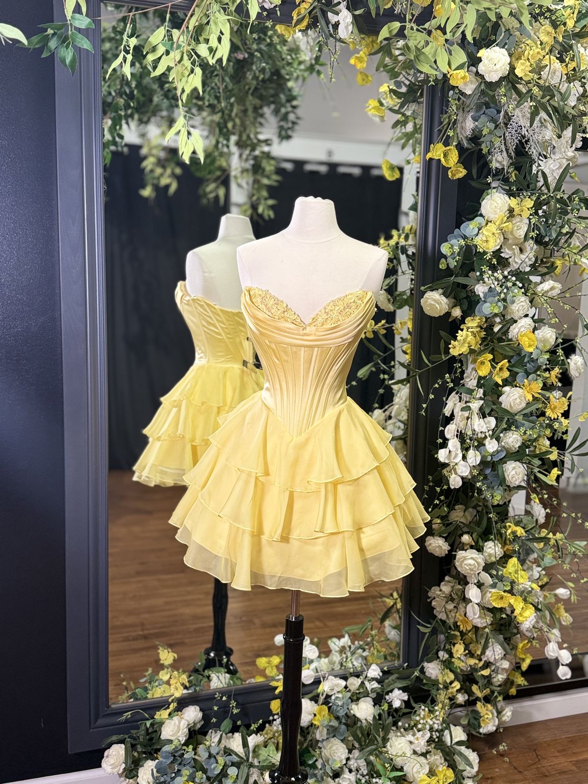 Mignonne Robe Courte de Soirée d'Anniversaire 17 Ans en Chiffon Jaune Coupe Évasée Cœur MP910