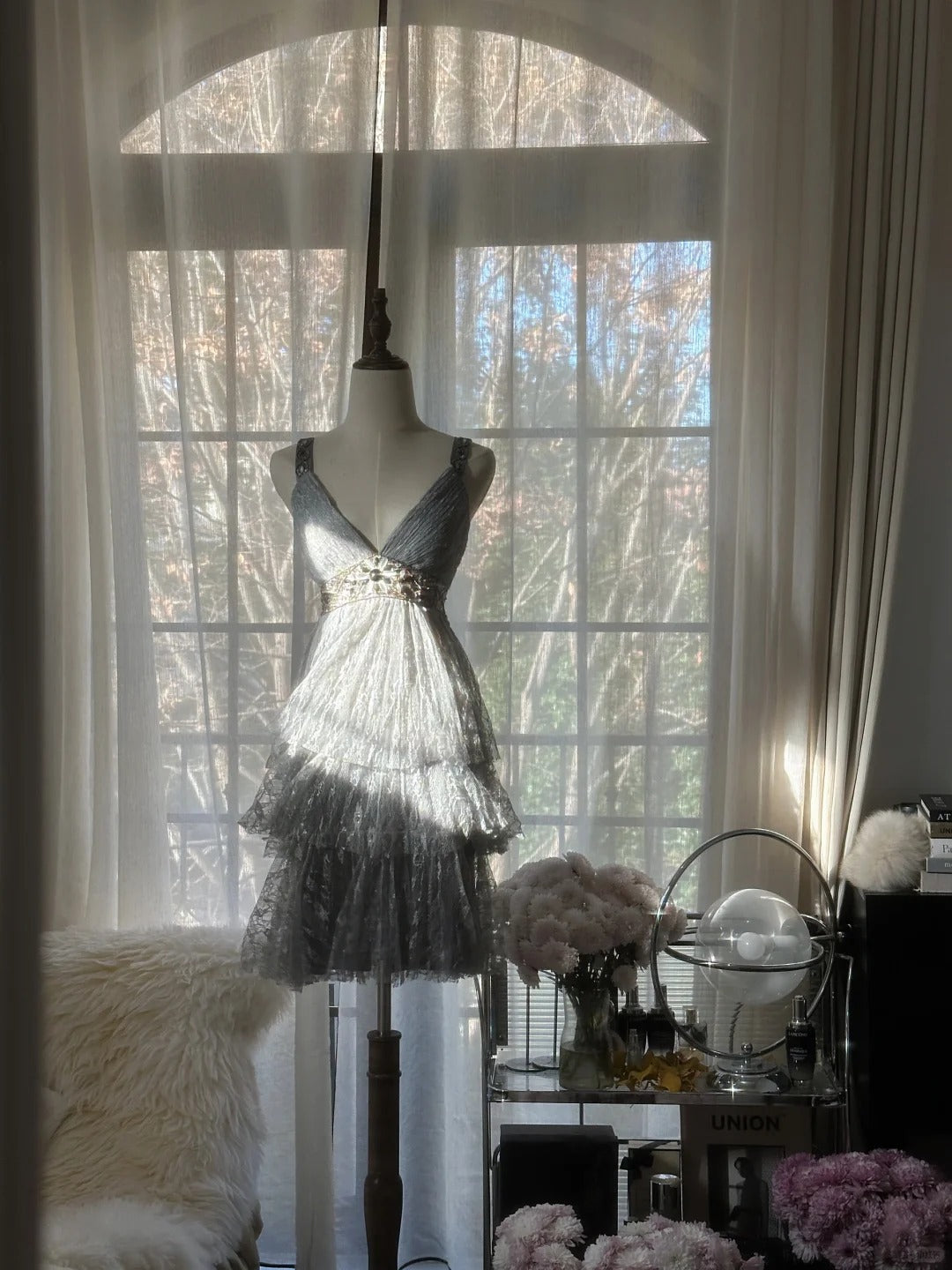 Sexy Homecoming-Kleider A-Linie V-Ausschnitt Silbergrau Pailletten Kurz Mini Cocktail Abschluss Outfits MP1116