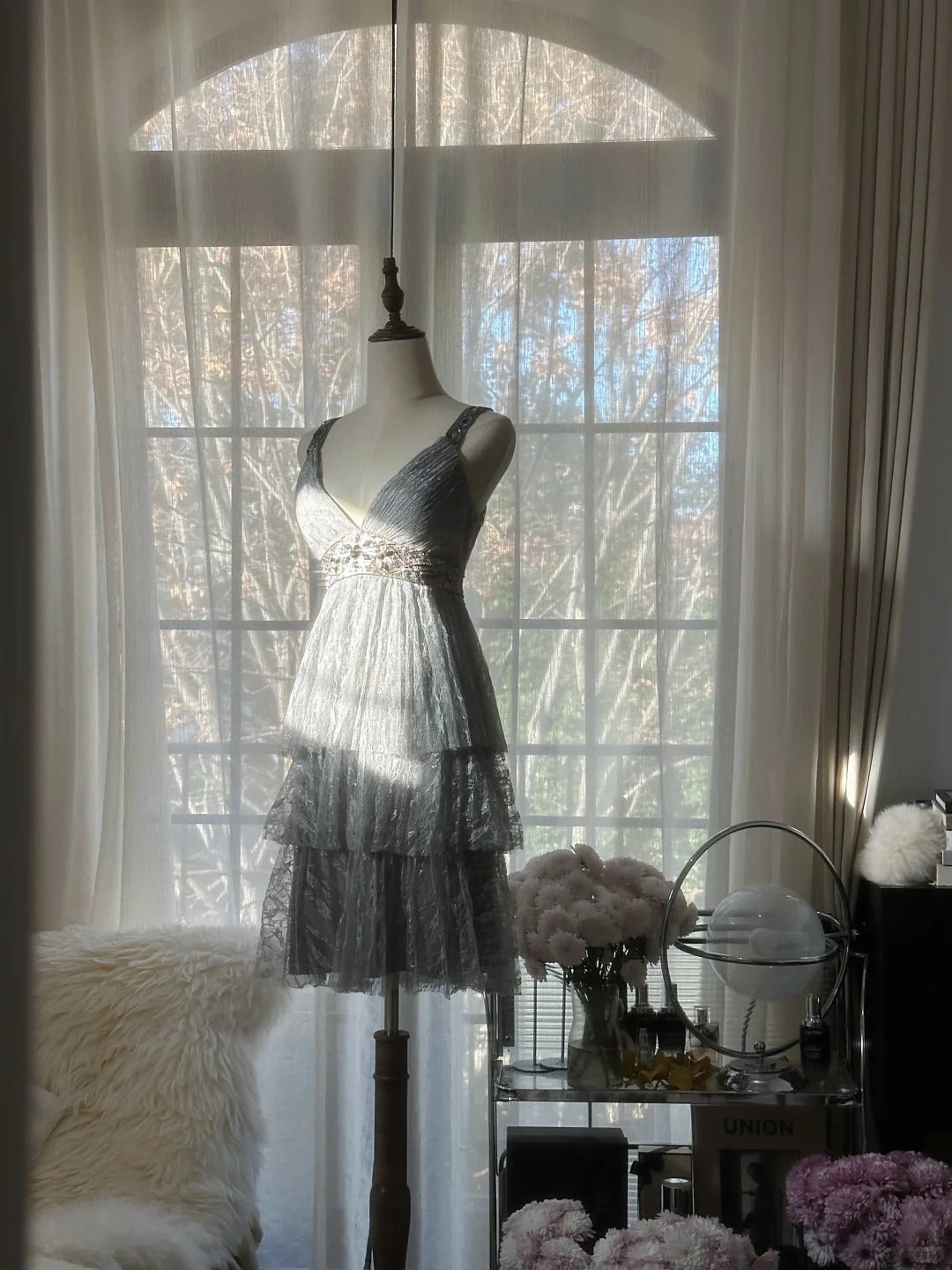 Sexy Homecoming-Kleider A-Linie V-Ausschnitt Silbergrau Pailletten Kurz Mini Cocktail Abschluss Outfits MP1116