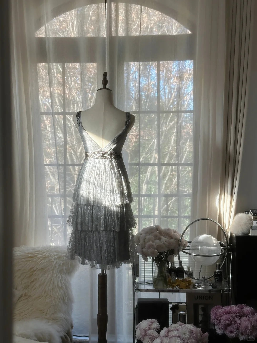 Sexy Homecoming-Kleider A-Linie V-Ausschnitt Silbergrau Pailletten Kurz Mini Cocktail Abschluss Outfits MP1116