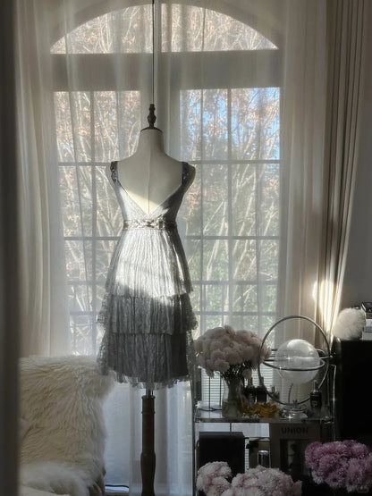 Sexy Homecoming-Kleider A-Linie V-Ausschnitt Silbergrau Pailletten Kurz Mini Cocktail Abschluss Outfits MP1116