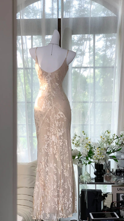 Elegante Meerjungfrauen-Spaghettiträgerkleid in Champagner mit floraler Stickerei, ärmellos, lange Ballkleider MP962