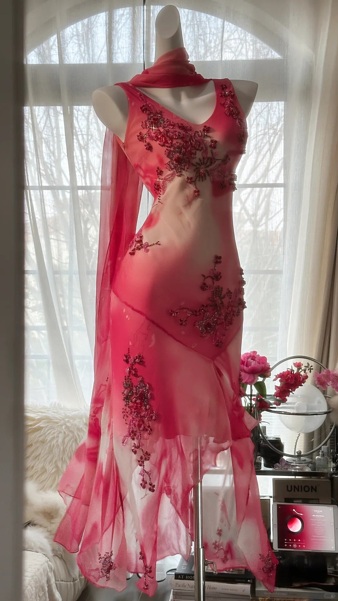 Robe de soirée asymétrique en mousseline florale rose col en V sirène féérique sans manches pour bal de promo MP986