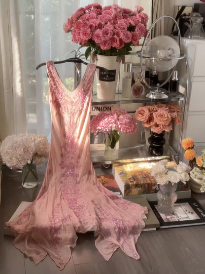 Sexy Meerjungfrau V-Ausschnitt Rosa Chiffon mit Perlen Tee Länge Ärmellos Festliches Outfit Ballkleider MP1095