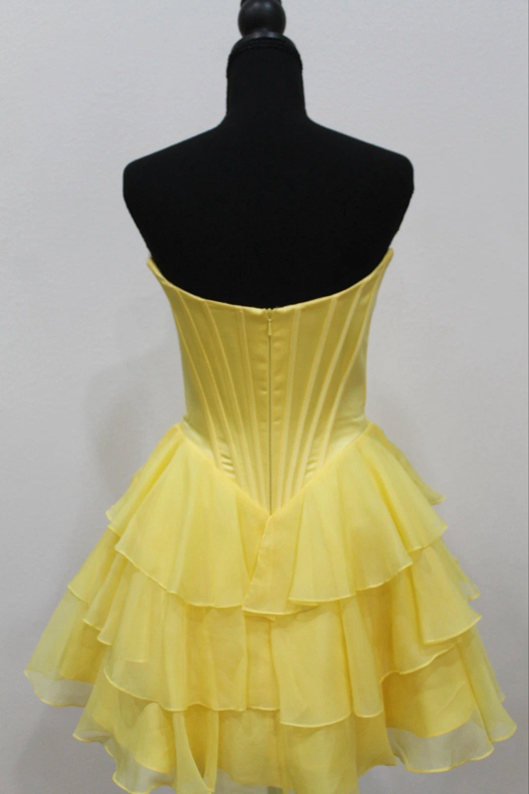 Mignonne Robe Courte de Soirée d'Anniversaire 17 Ans en Chiffon Jaune Coupe Évasée Cœur MP910