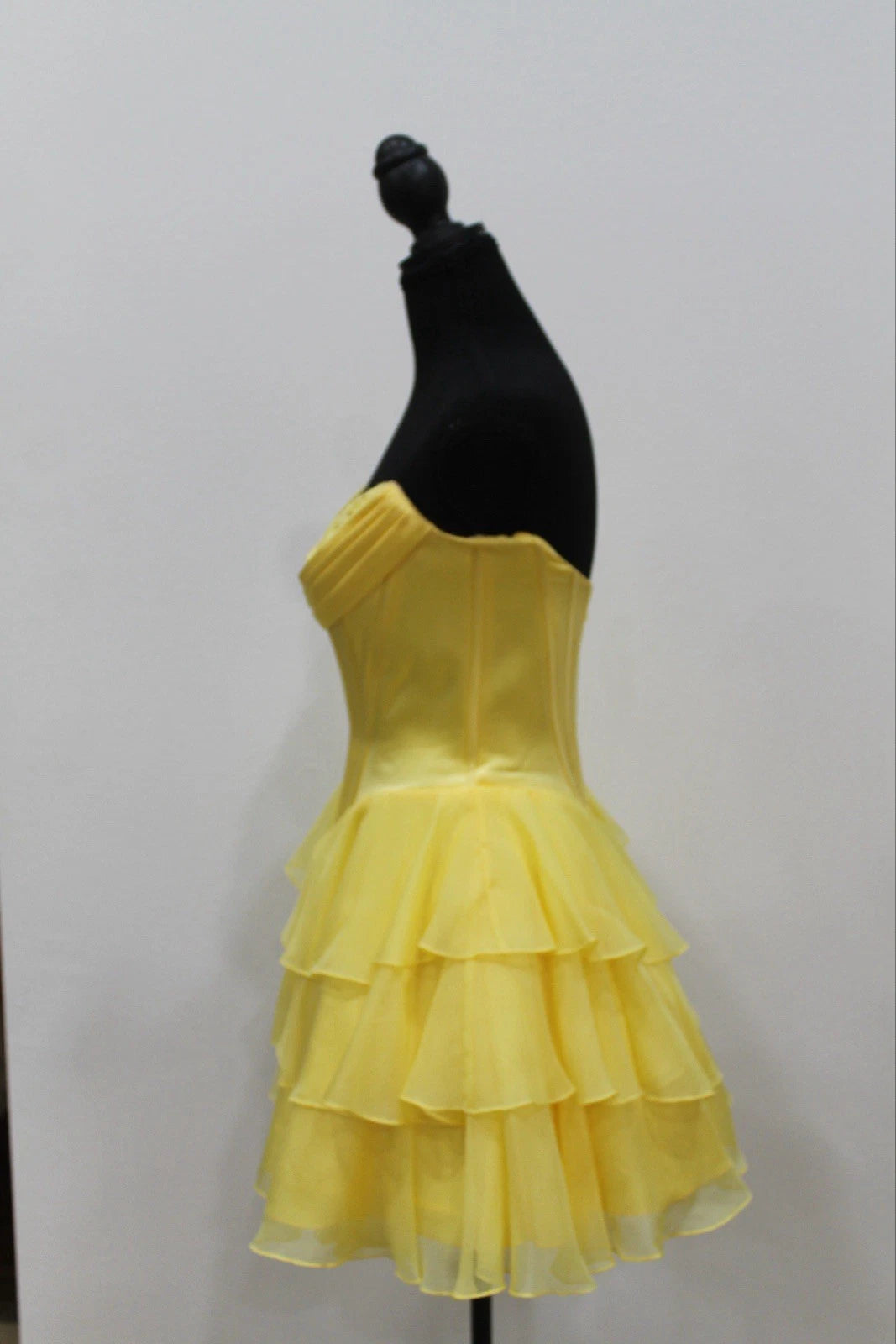 Mignonne Robe Courte de Soirée d'Anniversaire 17 Ans en Chiffon Jaune Coupe Évasée Cœur MP910