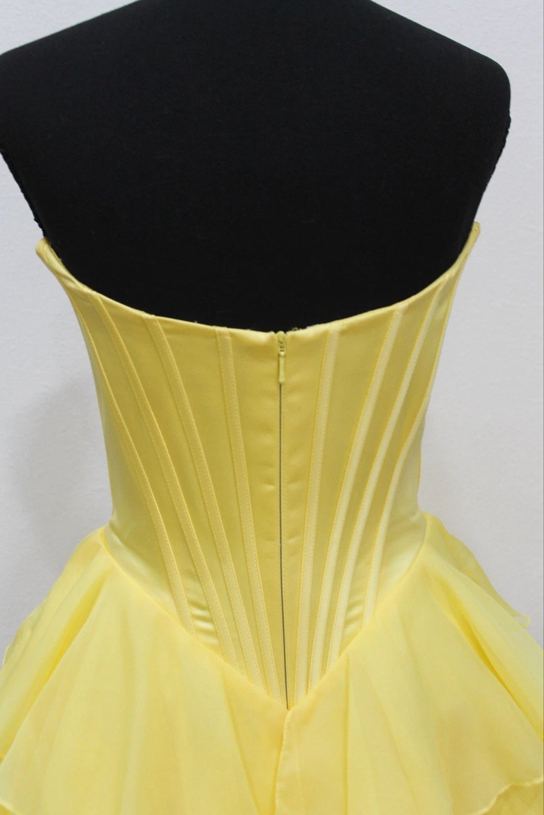 Mignonne Robe Courte de Soirée d'Anniversaire 17 Ans en Chiffon Jaune Coupe Évasée Cœur MP910